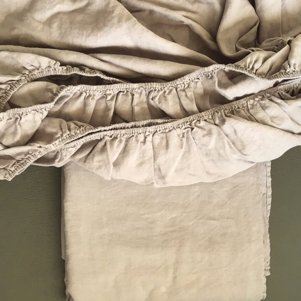 Queen size Linen sheets.